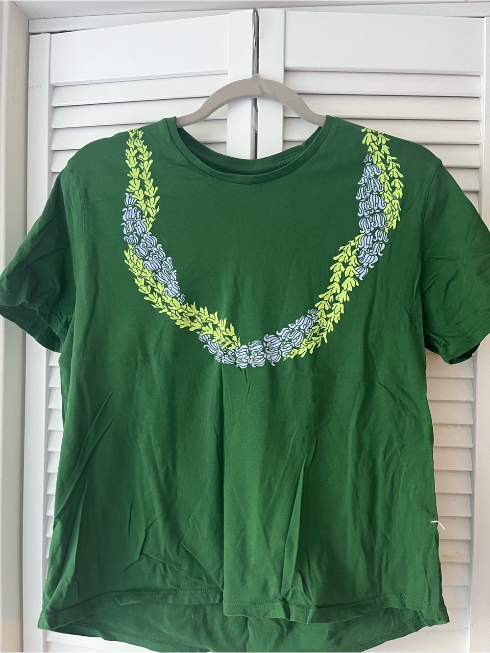Mahina Made Green Crown Flower and Pakalana Print Women's Tee